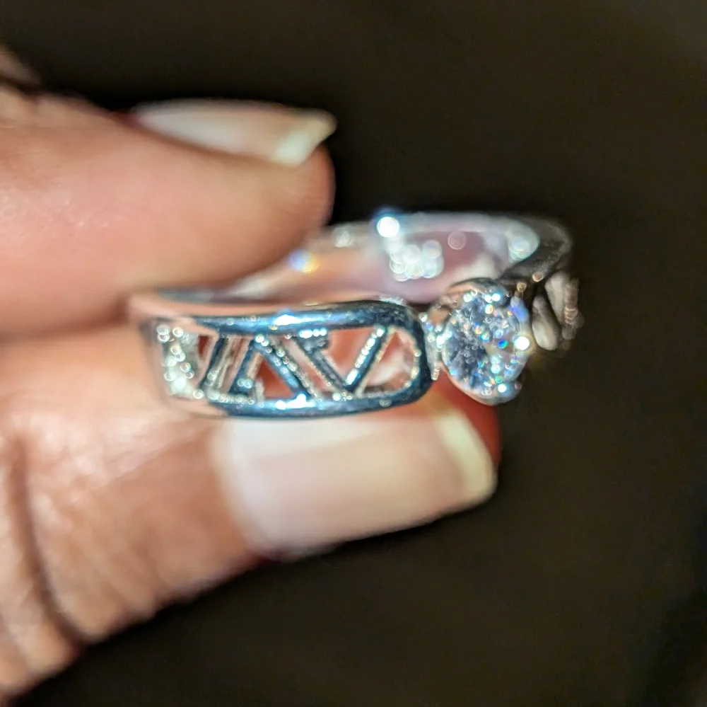 Stunning 925 Silver Unisex Ring Sz 9